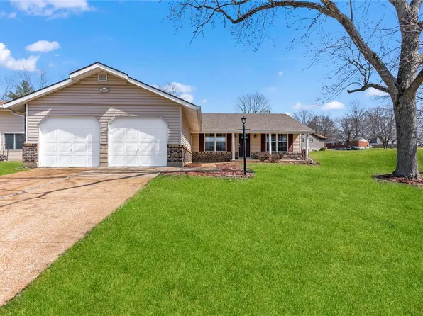 2 Waterways Ct, Florissant, MO 63033