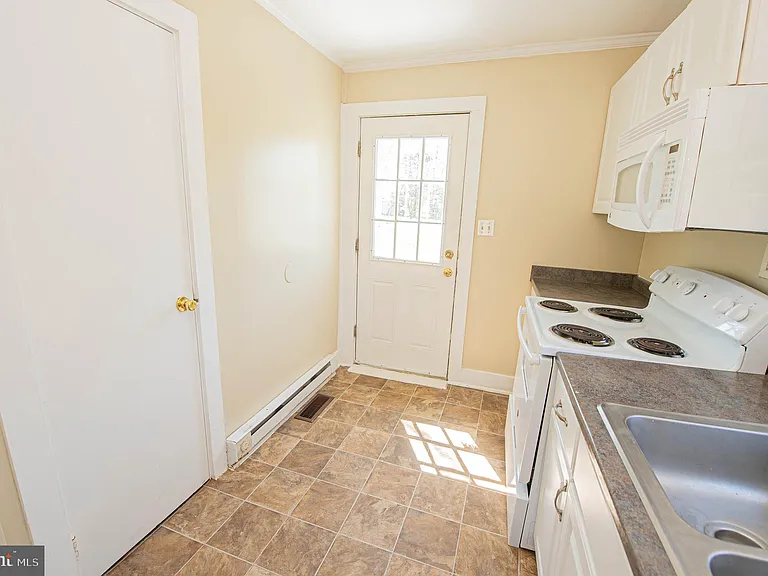 602 E Main St — Photo 39