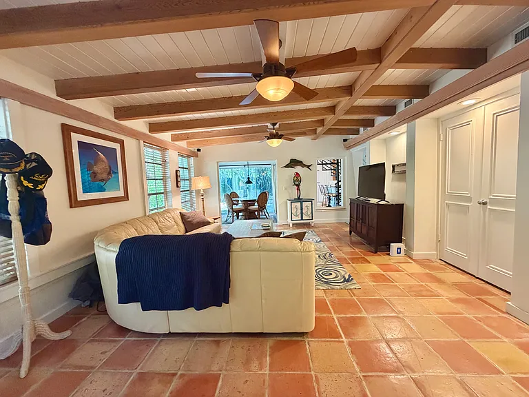 111 N Bay Harbor Dr — Photo 15
