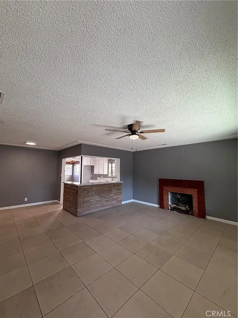 3 bed, 5539 sqft, $4,250 — Photo 2
