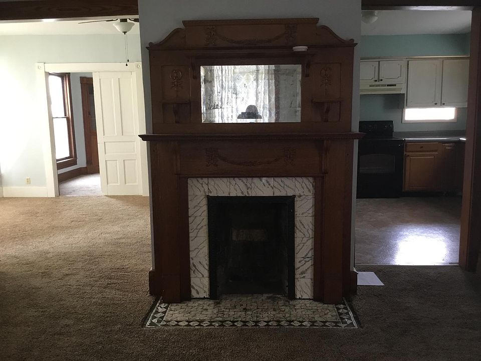 1st image of 219 E St S