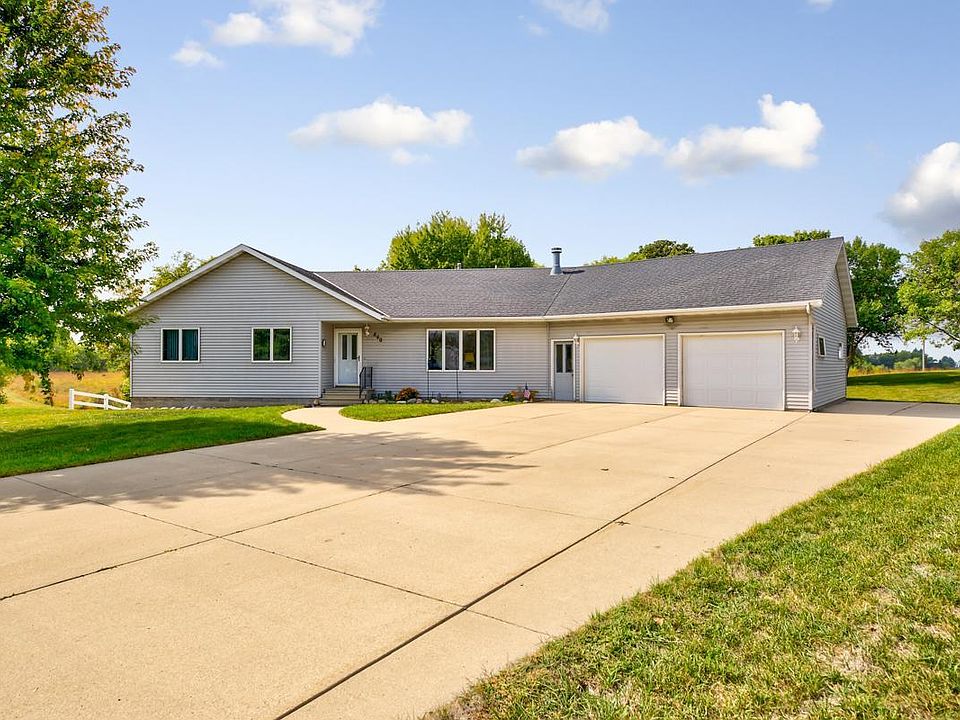 1st image of 860 Hilltop Pl SW