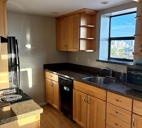 4th image of 912 3rd Ave W APT 402