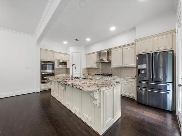 908 Amelia St — Photo 11
