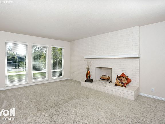 2nd image of 1009 Treasure Ln