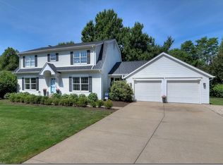 189 Senlac Hills Dr, Chagrin Falls, OH 44022