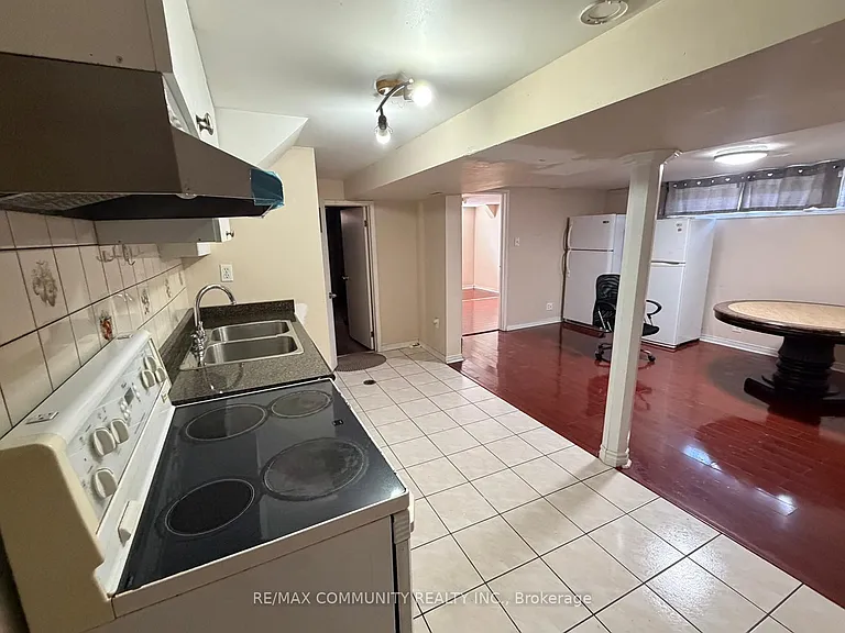 52 Grassington Cres #BASEMENT — Photo 3