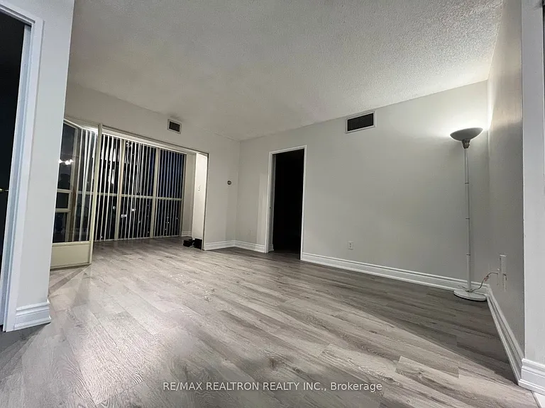 285 Enfield Pl #1412 — Photo 4