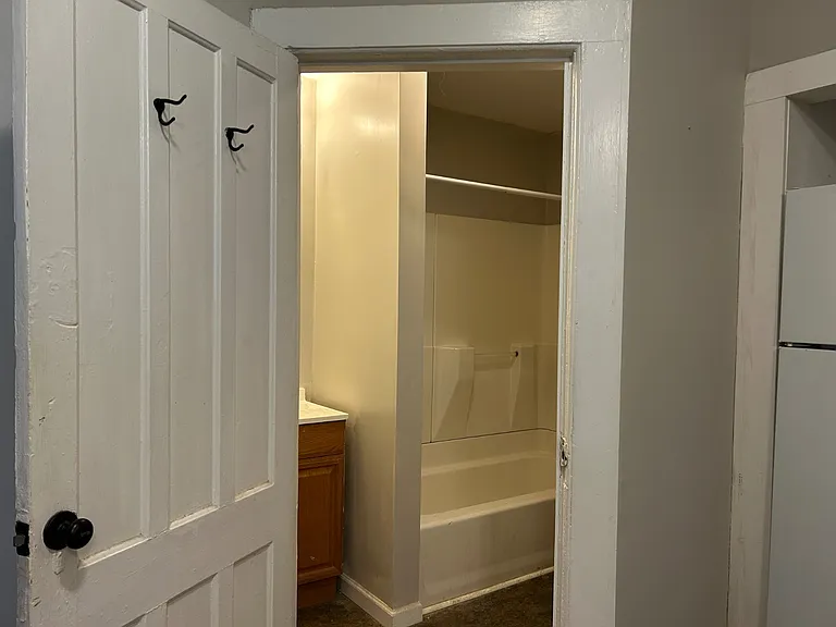114 S Melcher St — Photo 15