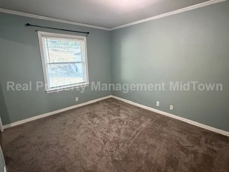 1301 Burleson St — Photo 11