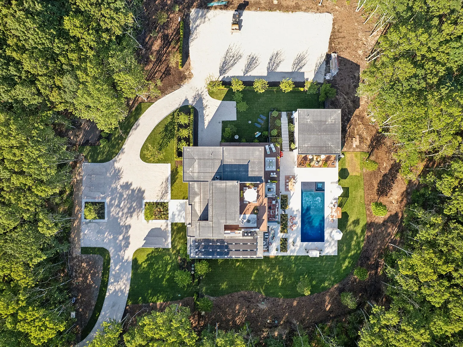 Where Art, Architecture & Luxury Converge — Photo 3