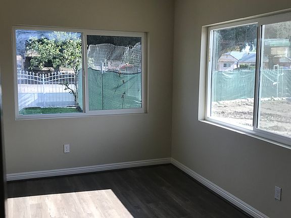 4th image of 1373 S San Antonio Ave