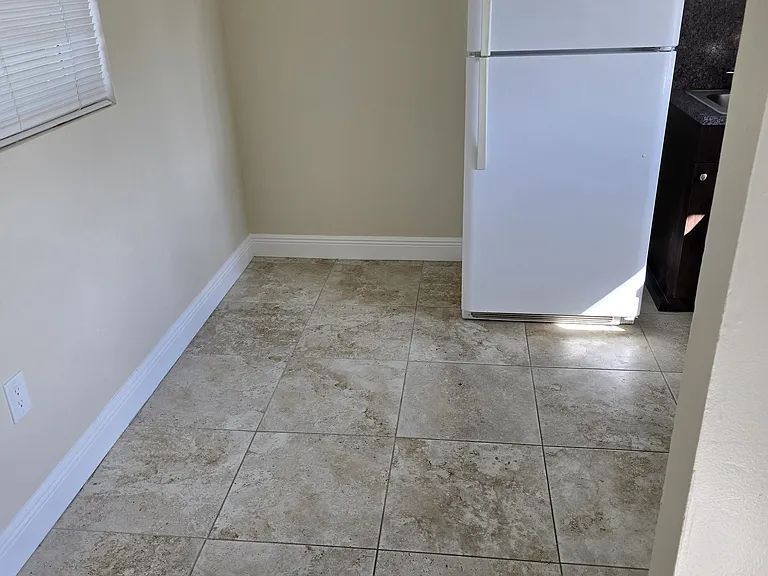 1221 NW 34th Ave #B — Photo 3
