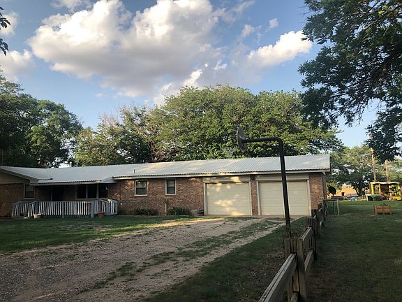 2nd image of 834 N Highway 385