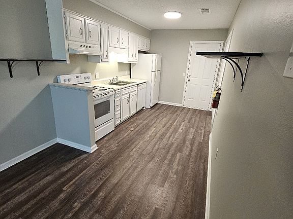 5th image of 230 Lanier Dr #284