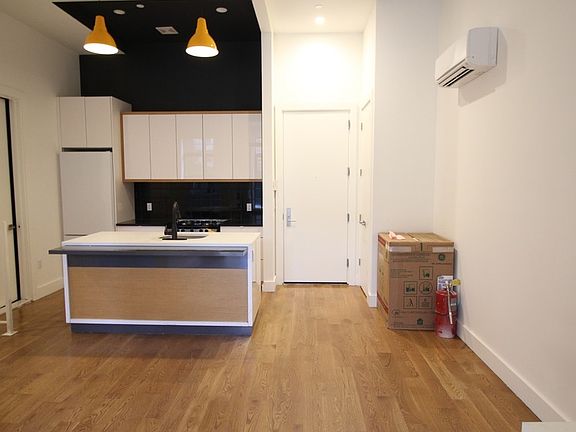 2nd image of 140 Manhattan Ave APT 2E