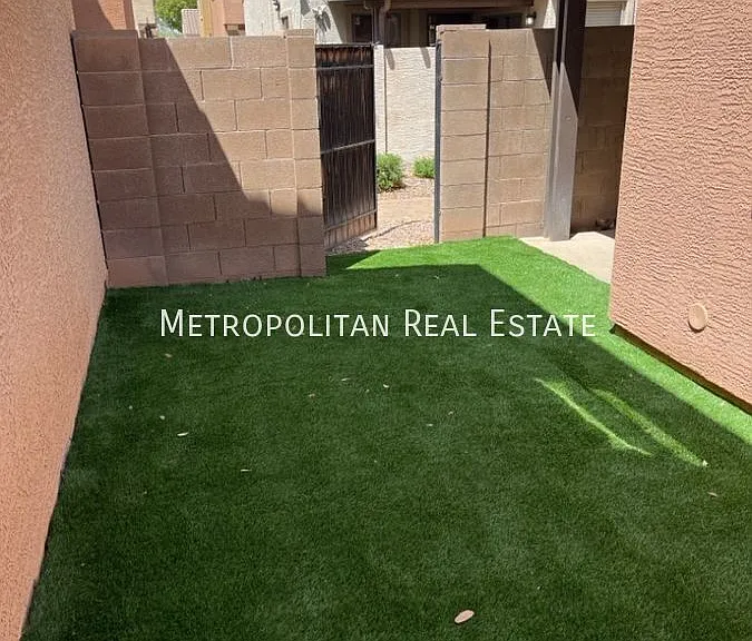 2547 E Bart St — Photo 13