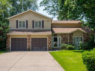 16066 Baywood Ln, Granger, IN 46530