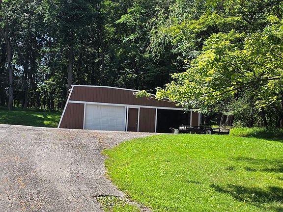 3rd image of 8952 Walnut Ln