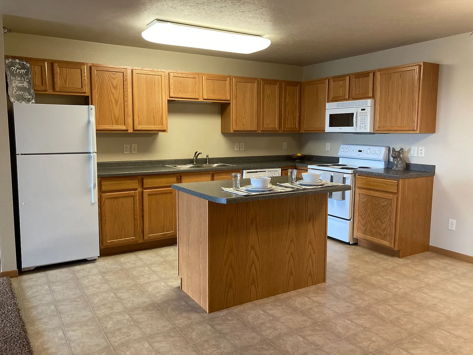 Belcastle Apartments — Photo 3