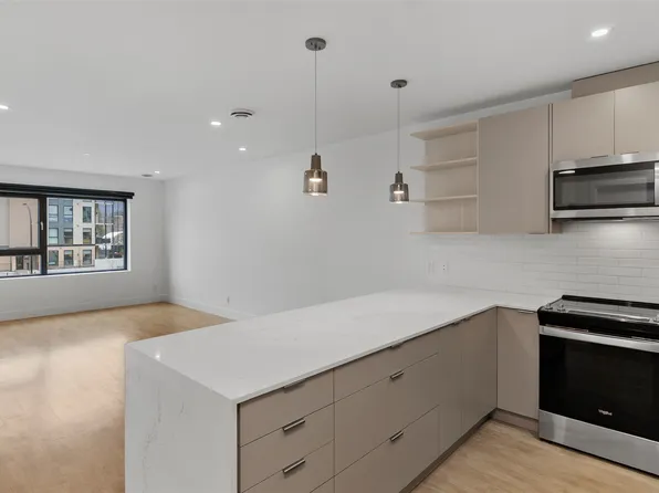 1701 Coursier Ave #2204, Revelstoke, BC V0E 2S3