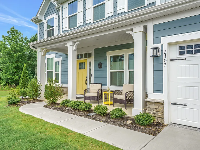 2107 Bluet Dr — Photo 4