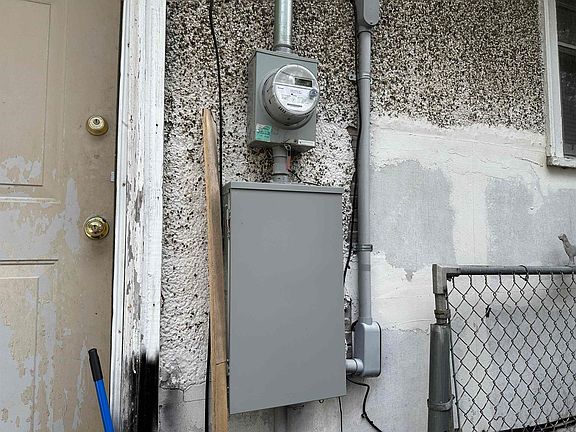 5th image of 1609 S Poplar St