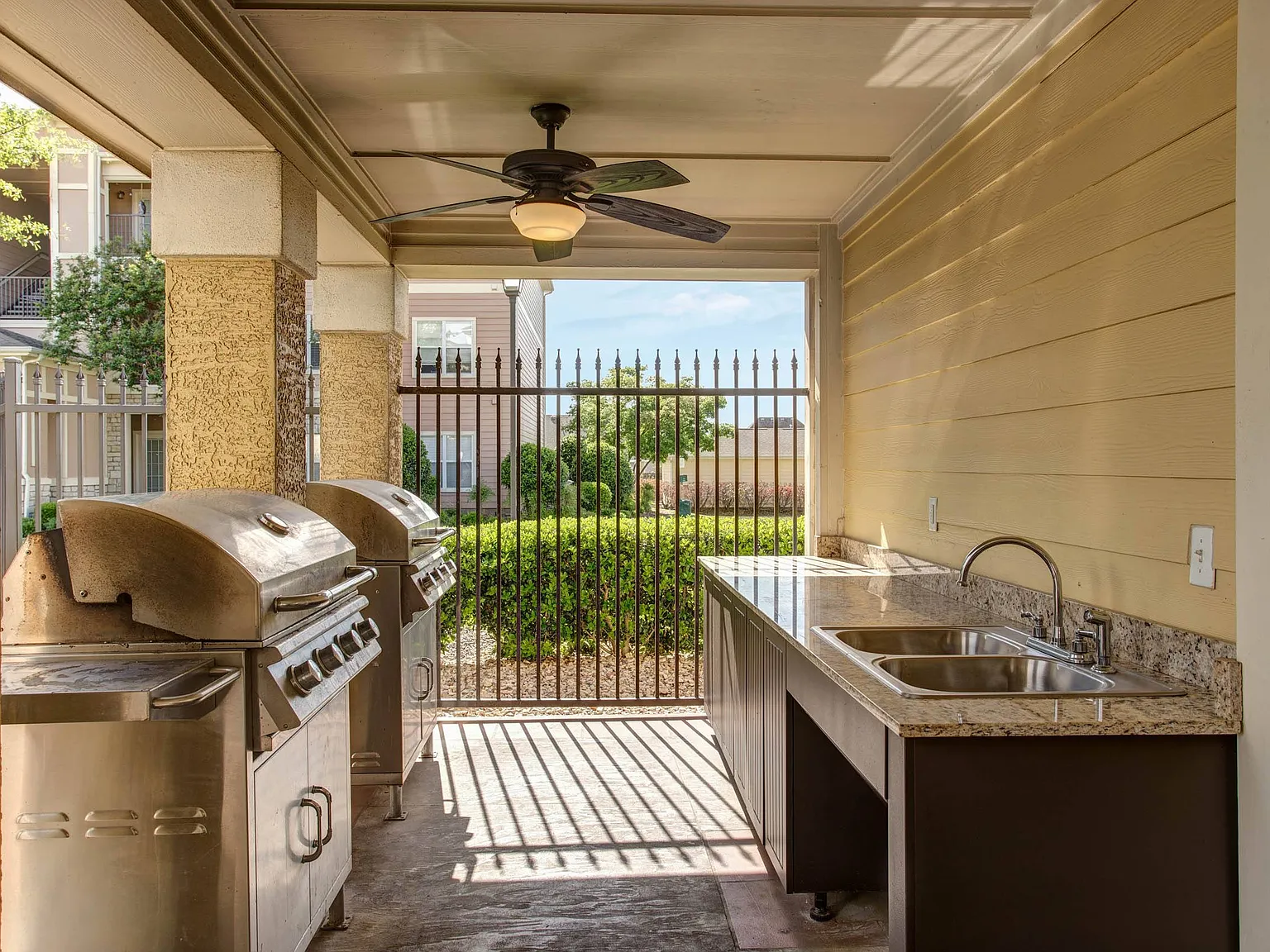 Sonoma Grande Apartments — Photo 3