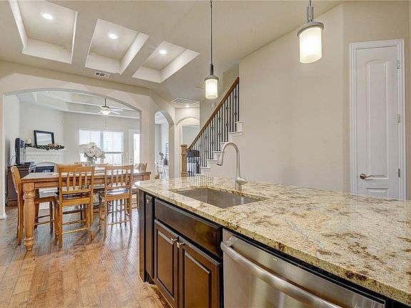 5th image of 118 Beneteau Dr #86