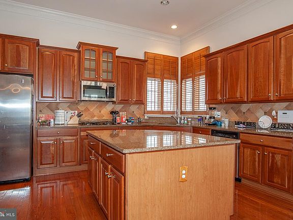 4th image of 6938 Inlet Cove Dr