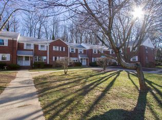 27 Manor Dr, Red Bank, NJ 07701