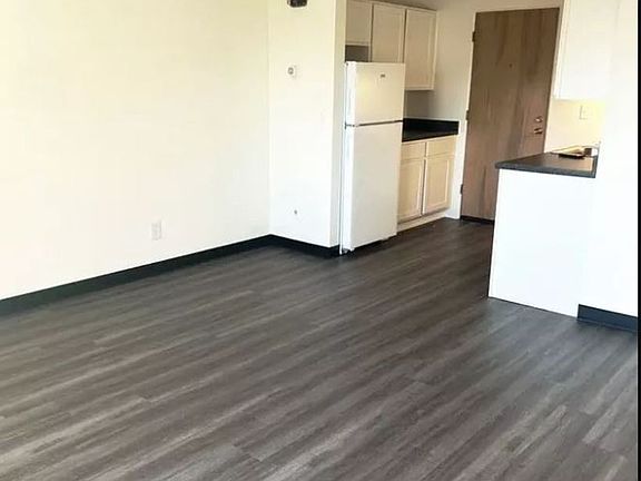 4th image of 502 E Main St APT 1B