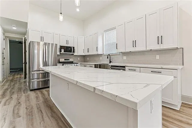 4 bed, 2.5 bath, 1850 sqft, $2,600 — Photo 3