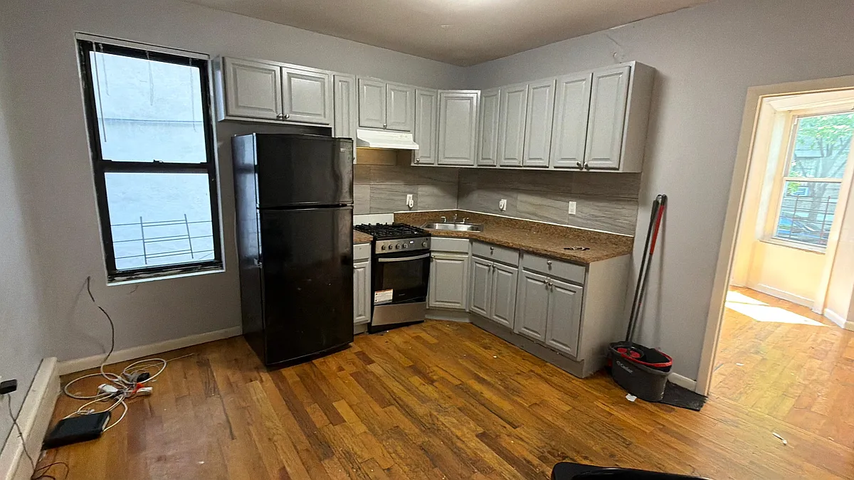 Building Photo - 1217 Gilbert Pl #1F