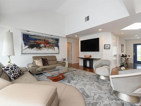 4th image of 223 Waverly Ave