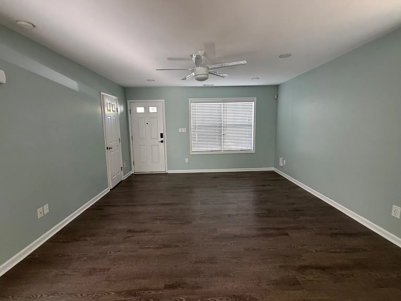 3 bed, 2.5 bath, 1670 sqft, $2,150 — Photo 2