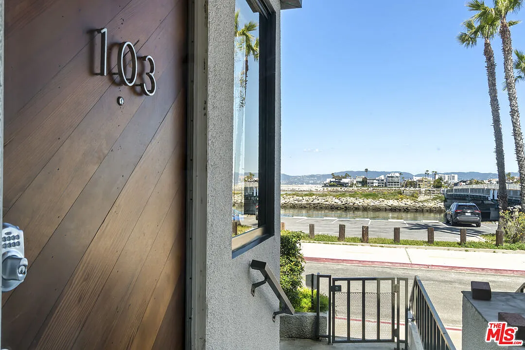 1 bed, 1.0 bath, 733 sqft, $4,600 — Photo 2