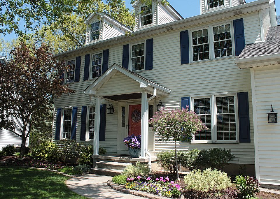 1st image of 152 Britannia Dr