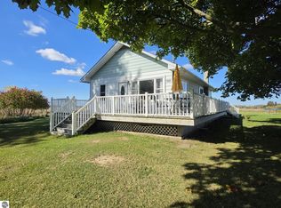 9201 E Jerseyville Rd, Shepherd, MI 48883