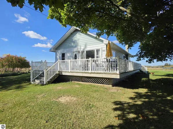 9201 E Jerseyville Rd, Shepherd, MI 48883