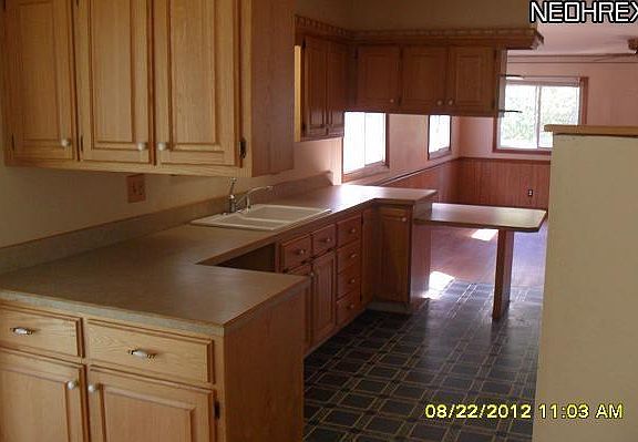 4th image of 3072 Spencer Cir W