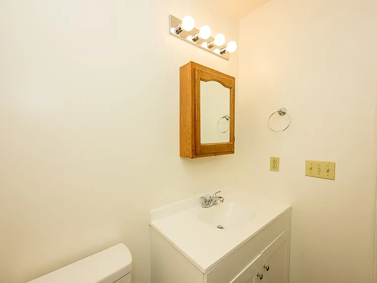113 College Street Rd #E — Photo 18