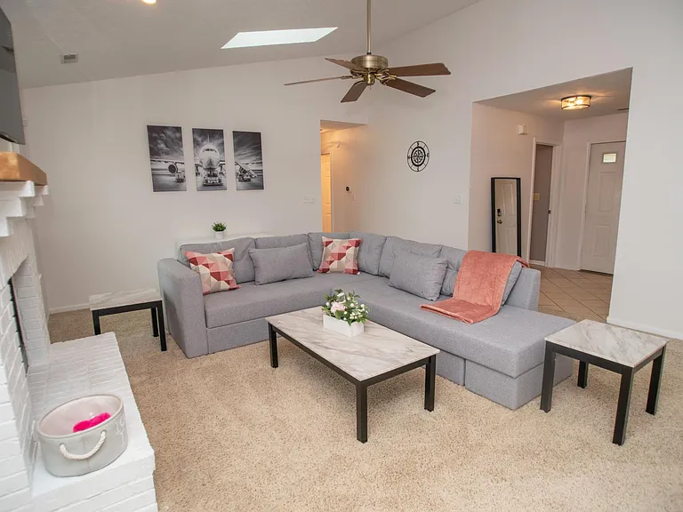 541 E Pine Ridge Dr — Photo 1