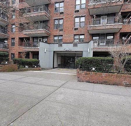 2nd image of 540 Ocean Pkwy APT 4G