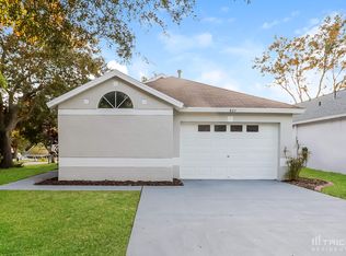 805 Cape Cod Cir, Valrico, FL 33594