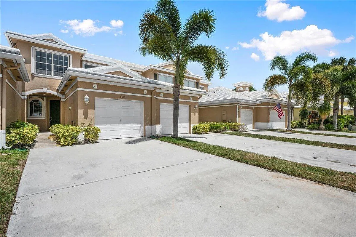 3 bed, 2.5 bath, 1357 sqft, $2,400 — Photo 2