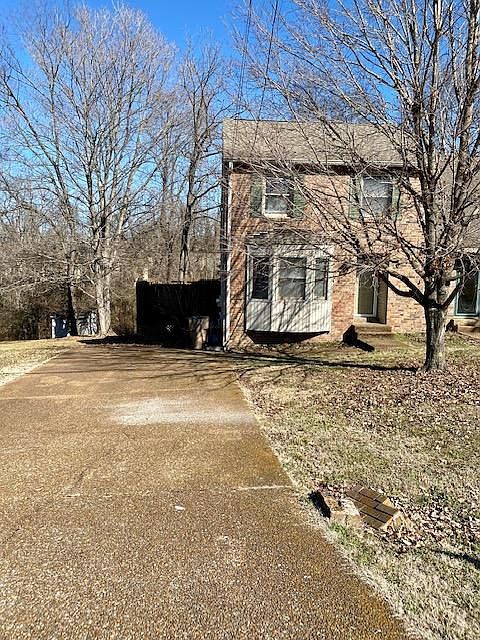 4 Car Parking in Driveway