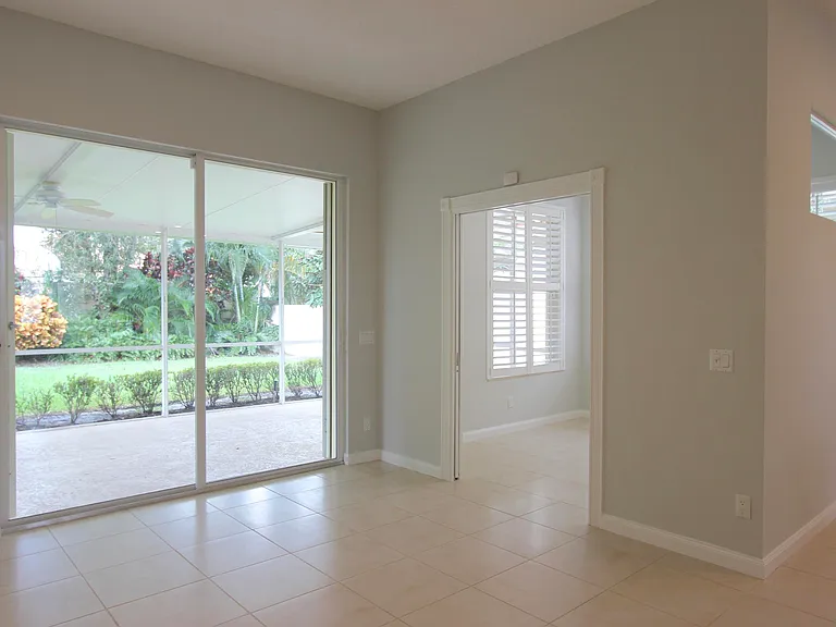 117 Hampton Cir — Photo 14