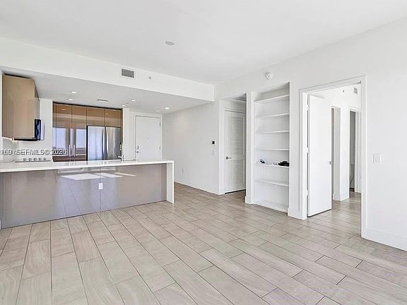 5th image of 2000 Metropica Way #907