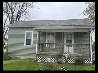 102 Crescent Dr, Macon, MO 63552